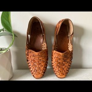 Women’s huarache brown leather sandals sz6